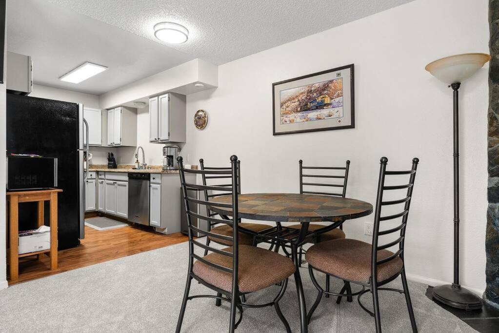 Moose Meadows- Near The Airport, Centrally Located Anchorage Esterno foto